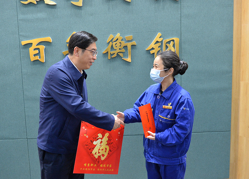 1612839802723687.jpg 市委書(shū)記鄧群策慰問(wèn)陽(yáng)冬華攝影 (5).JPG