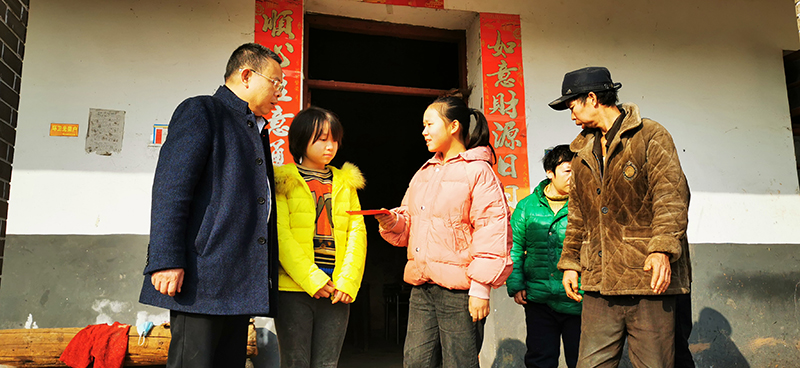 1613619055277065.jpg 左少懷走訪(fǎng)聯(lián)村幫扶對象(3).jpg
