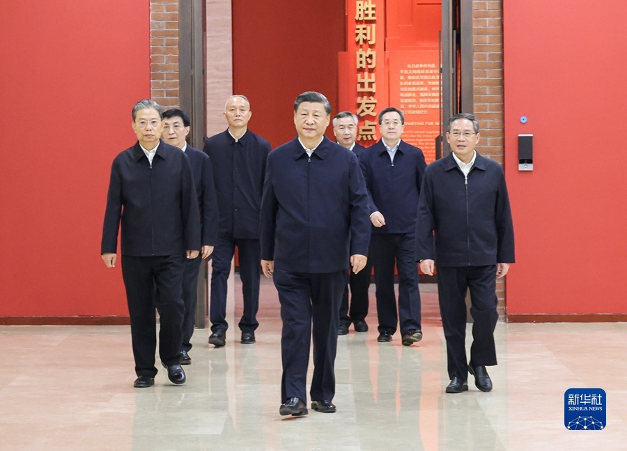 1666927729858894.jpg 瞻仰延安革命紀念地01.jpg