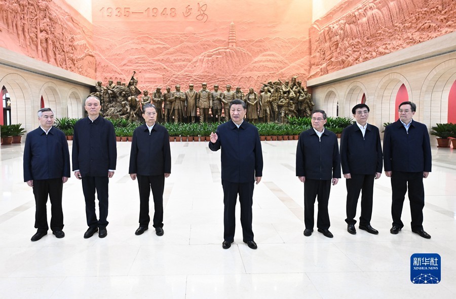 1666927966590778.jpg 瞻仰延安革命紀念地07.jpg