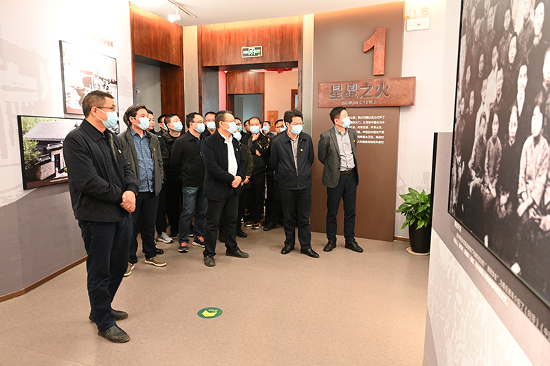 1669811355754355.jpg 游干班參觀(guān)02.jpg